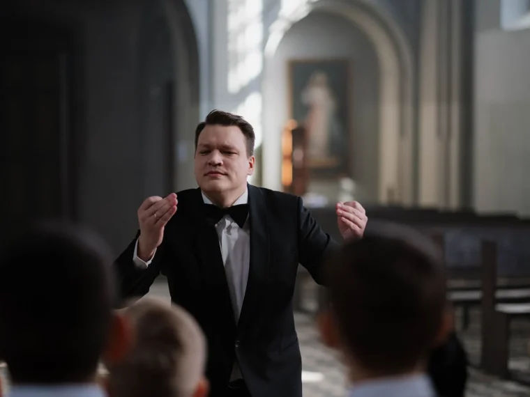 Young singer from New London Children's Choir, harmonium recordings.